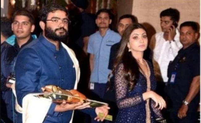 प्रियंका चोपड़ा के भाई के साथ दिखने वाली ये ''मिस्‍ट्री गर्ल'' कौन हैं ?