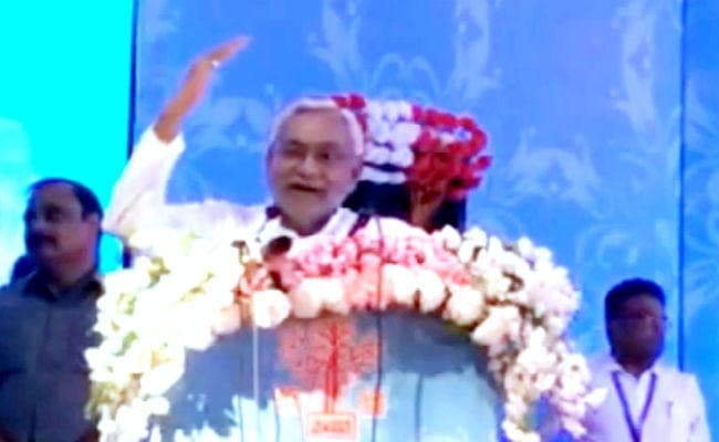 CM नीतीश ने 20 शिक्षकों को किया सम्मानित, नियोजित शिक्षकों को दी मूल दायित्वों का निर्वहन करने की सलाह, कहा...