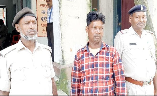 शादी के 20 साल बाद मोबाइल पर पत्नी को दिया तीन तलाक, चार बच्चों के पिता नाजिम ने किया विधवा भाभी से निकाह