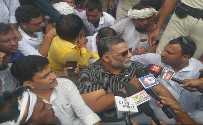 नियोजित शिक्षकों के समर्थन में उतरे पूर्व सांसद पप्पू यादव ने कहा, हर हाल में मिले समान काम-समान वेतन