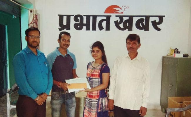 गुमला की मांशी अखबार बेचकर मैट्रिक व इंटर पास की, अब कर रही हैं स्नातक