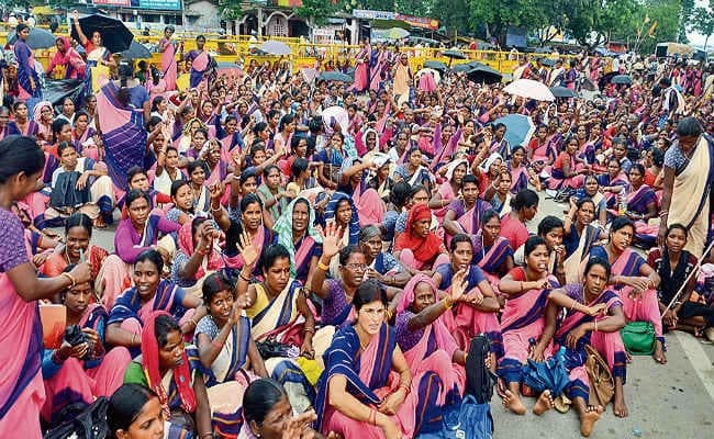 रांची : आंगनबाड़ी सेविकाओं को हर माह मिलेगा मानदेय : सीएम रघुवर दास