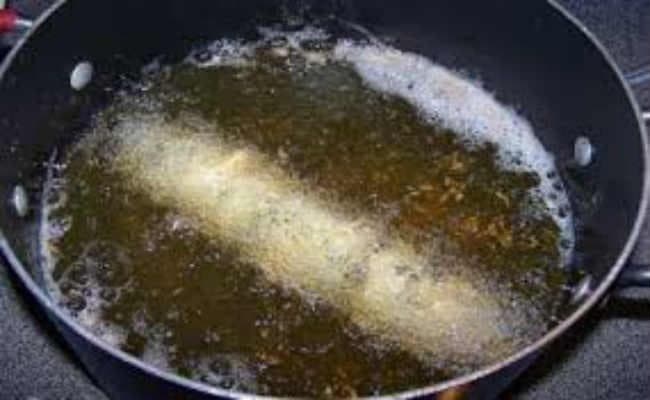 उधार नहीं दिया, तो महिला पर फेंका खौलता तेल