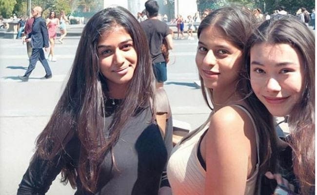 VIDEO : नये दोस्तों संग मस्ती करतीं दिखीं शाहरुख की बेटी सुहाना खान