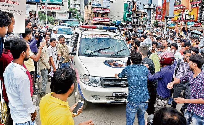 अंधाधुंध कट रहा चालान, 60 घंटे में 25 लाख, 203 लोगों का ड्राइविंग लाइसेंस होगा निलंबित, ऑटो पर आज से सख्ती