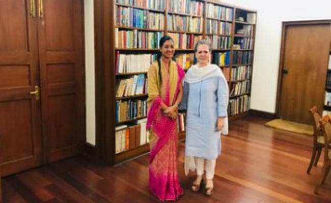 बागी विधायक अलका लांबा ने ''आप'' को कहा ''गुड बाय'', थाम सकतीं हैं कांग्रेस का दामन