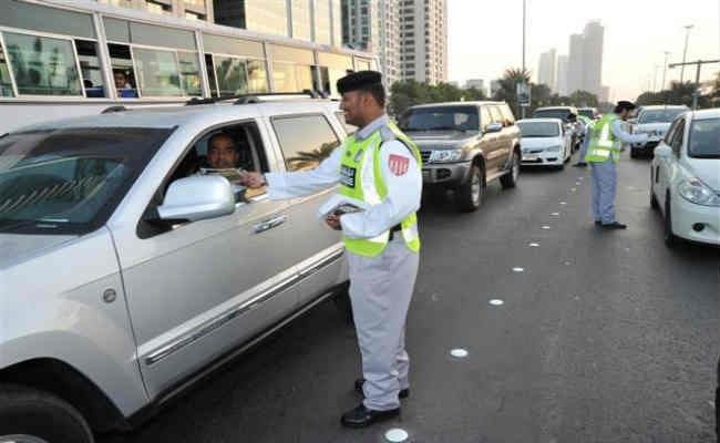 ट्रैफिक नियम तोड़ने पर भारत में तो सिर्फ कटता है चालान, इस देश में पड़ते हैं 80 कोड़े