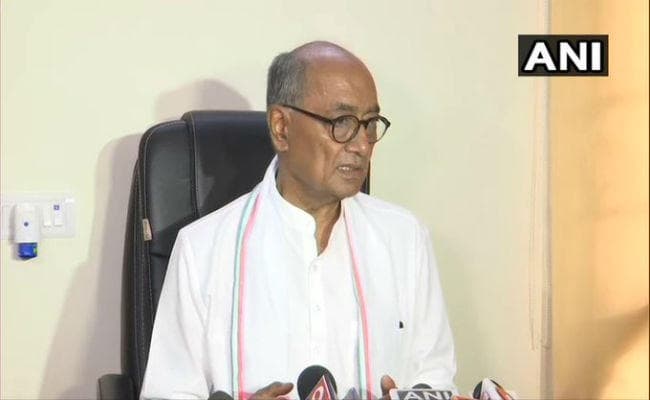 ISI से भाजपा को फंड के दावे पर फिर बोले दिग्विजय कहा- कमलनाथ और सोनिया जी लड़ें लड़ाई