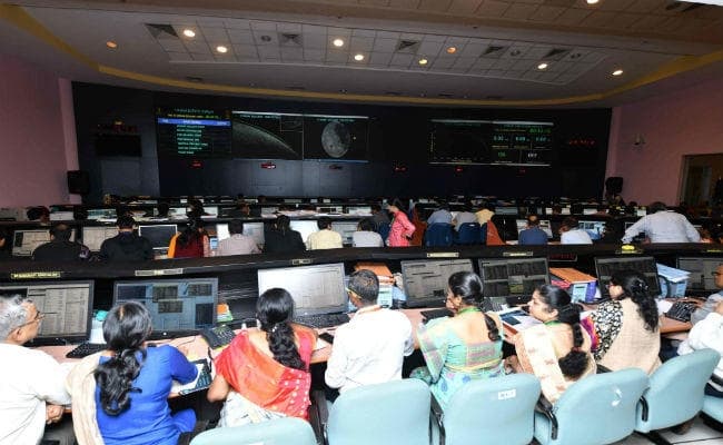 1:52 AM में चांद की सतह पर उतरने वाला था चंद्रयान-2 नही मिल पाया लैंडर का सही लोकेशन