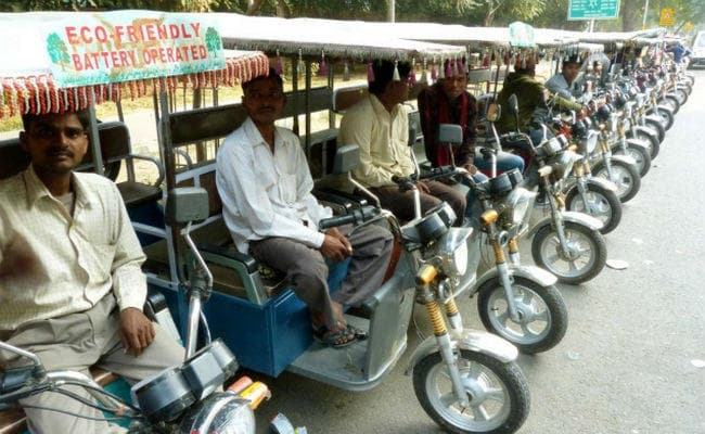 टोटो चालकों ने किया नगर निगम का घेराव