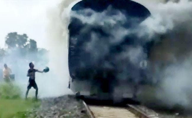 दरभंगा जंक्शन के यार्ड में फिर ट्रेन की जनरल बोगी में लगी आग, खाक हुई स्पेयर रैक की बोगी