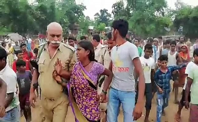 मॉब लिंचिंग : बच्चा चोर गिरोह की अफवाह पर एक महिला समेत 3 लोग हुए भीड़ के शिकार