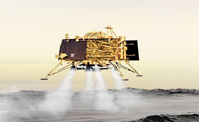 चांद को चूमने की जिद है हमारी, बुलंद हौसले के साथ मिशन में जुटे इसरो के वैज्ञानिक