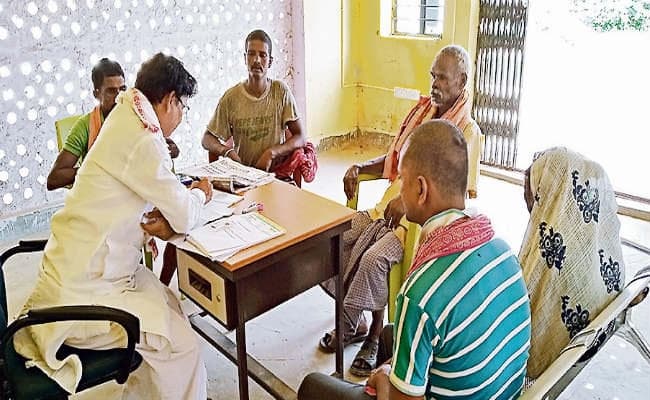 पंचायत भवन में ‘सरकार’ बैठते नहीं, जनता जाये तो कहां