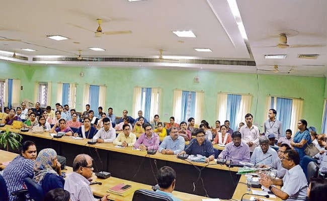 ऐसी रही आदत, तो कैसे बचायेंगे बिजली