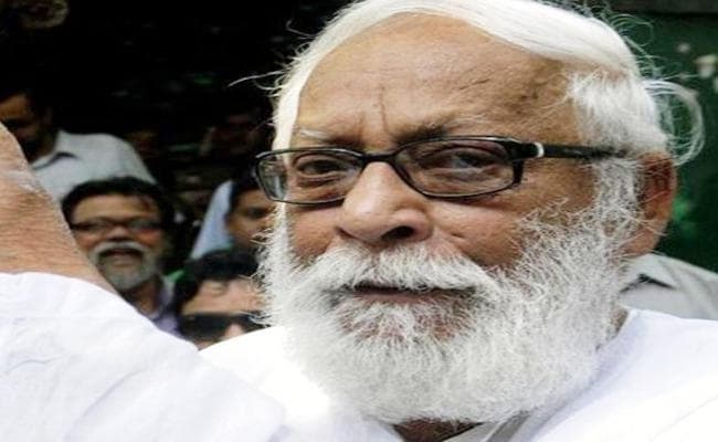 बुद्धदेव भट्टाचार्य के स्वास्थ्य में सुधार, अब भी ऑक्सीजन पर