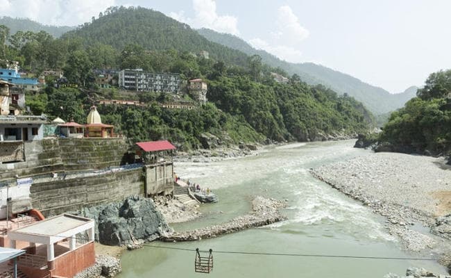 हिमालयी क्षेत्रों में सूखती जलधाराओं को जीवित करने के लिए ‘धारा विकास कार्यक्रम’