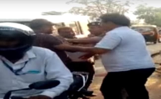 हेलमेट विवाद : पुलिस से भिड़ने वाले युवक को छुड़ाने के लिए रात भर चला हाई वोल्टेज ड्रामा, दारोगा निलंबित