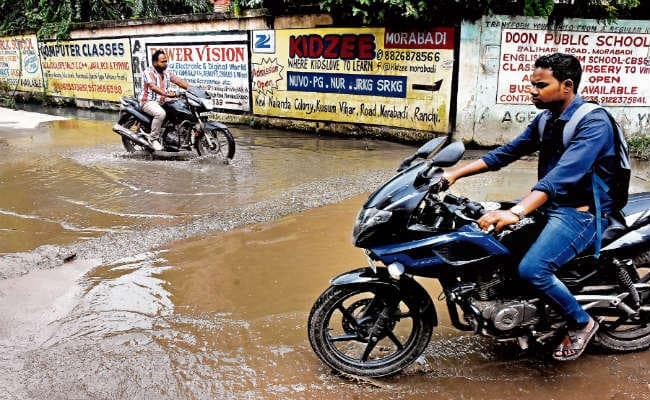 दो करोड़ में आयेगी मशीन, बिना स्लैब उखाड़े हो जायेगी नालियों की सफाई