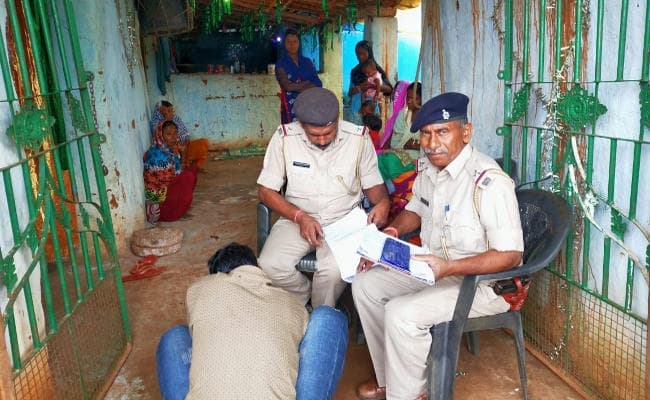 गुमला : पति से झगड़ा के बाद पत्नी ने की आत्महत्या, गुस्साये परिजनों ने दामाद को पीटा