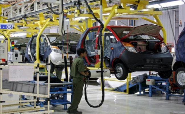 अर्थव्यवस्था: यात्री और कमर्शियल वाहनों की बिक्री में आई गिरावट, उत्पादन भी घटा