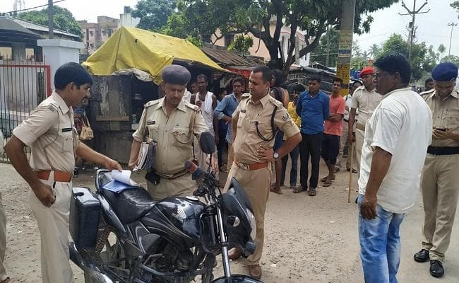 बिना हेलमेट बाइक चला रहे जमादार से एसडीपीओ ने वसूले एक हजार