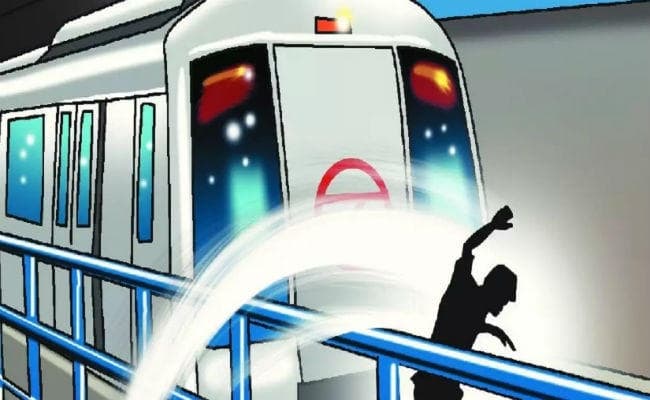 सेंट्रल और बेलगछिया में मेट्रो के सामने दो लोगों ने लगायी छलांग, एक की मौत