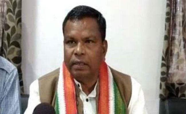 वायरल वीडियो: छत्तीसगढ़ के मंत्री ने कहा: कलेक्टर और एसपी का पकड़ो कॉलर और बनो नेता