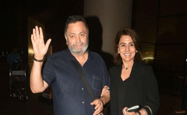 कैंसर को हराकर एक साल बाद मुंबई लौटे ऋषि कपूर, Tweet कर यूं जताई खुशी