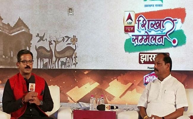 सीएम रघुवर दास ने JMM पर किया हमला, कहा- हम बदले की भावना से काम नहीं करते, नहीं तो बाप-बेटे जेल में होते