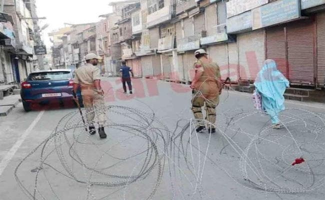 #Muharram कश्मीर में शांति के लिए आज लगाये गये हैं कई प्रतिबंध