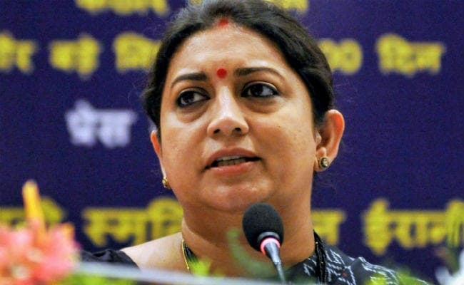 कोलकाता में बोलीं स्‍मृति इरानी, अवैध घुसपैठ से कानूनी रूप से निपटेगी केंद्र सरकार