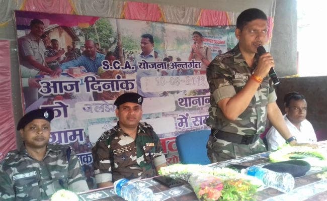 सिमडेगा : जनता दरबार में एसपी संजीव कुमार ने कहा- पुलिस जनता की सेवक