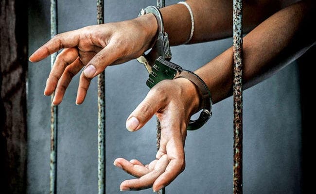 जबरन धर्मांतरण कराने के आरोप में पादरी समेत दो गिरफ्तार