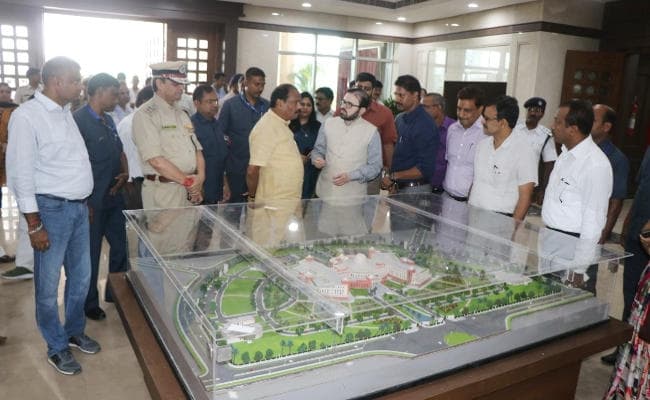 Video : PM Modi के आने से पहले रघुवर दास ने किया कार्यक्रम स्थल का दौरा, आवश्यक दिशा-निर्देश दिये