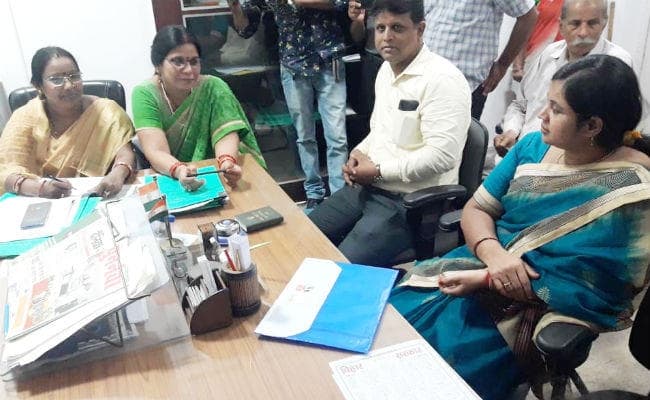 वार्ड पार्षद पिंकी कुमारी से छेड़खानी मामले में महिला आयोग के समक्ष हाजिर हुए मेयर पुत्र शिशिर, कहा…