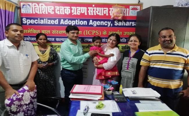 4 साल की अनाथ बच्ची को अमेरिका में कार्यरत दंपती ने लिया गोद