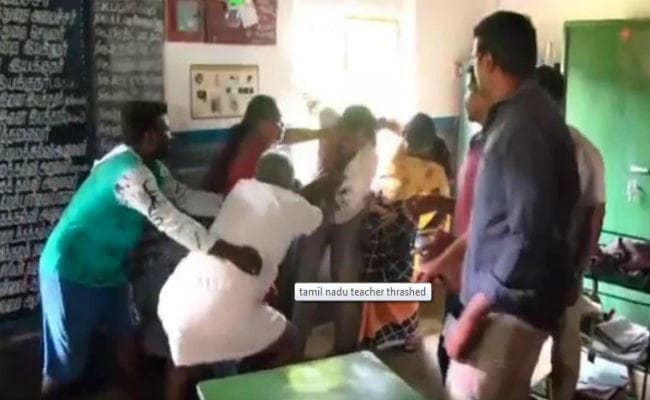 OMG : स्कूल बंद होने के बाद शिक्षक कर रहा था गंदा काम, गांव वालों ने कर दी जमकर धुनाई