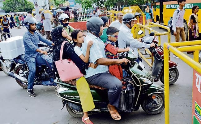 पटना : छह वाहनों पर लगाया गया 15 हजार का जुर्माना