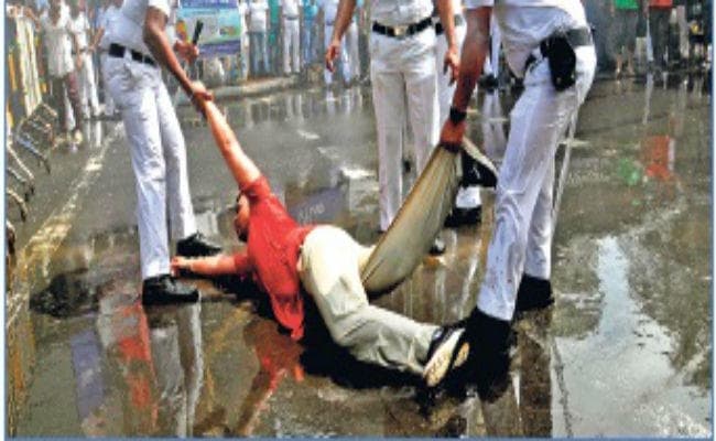 बिजली दर में बढ़ोतरी के खिलाफ भाजयुमो ने किया प्रदर्शन, बवाल