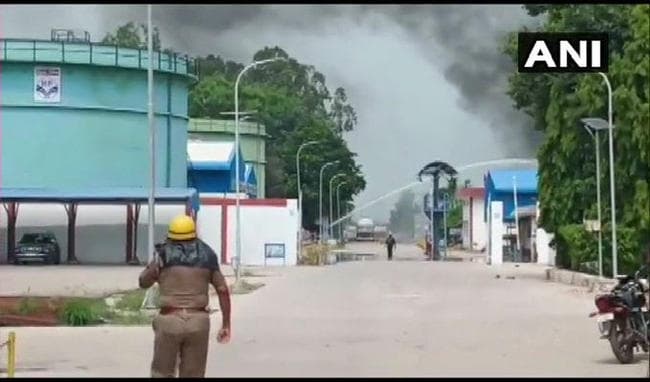उत्तर प्रदेश : HPCL के प्लांट में गैस सिलेंडर फटने से हुआ धमाका