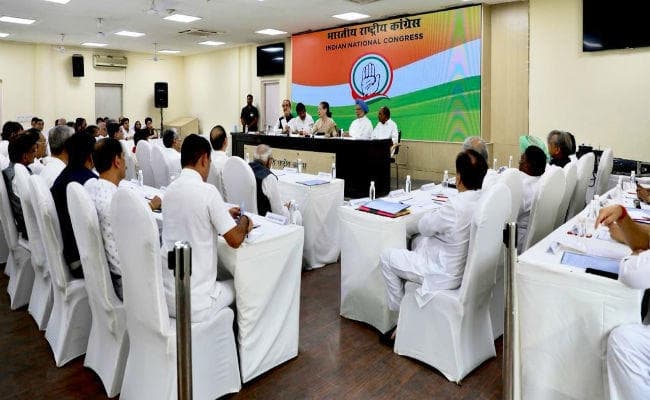 सोनिया गांधी ने बुलाई कांग्रेस की बड़ी बैठक, अर्थव्यवस्था की स्थिति पर चिंता जतायी