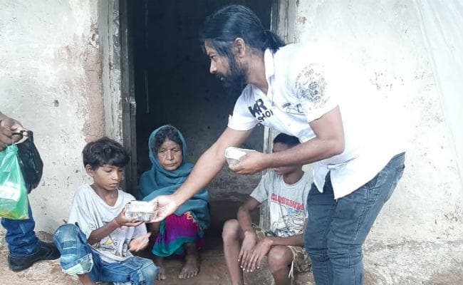 गरीबों के लिए नि:शुल्क टिफिन सेवा शुरू, सतीश ने कहा : गरीबों को घर पहुंचाकर मिलेगा खाना