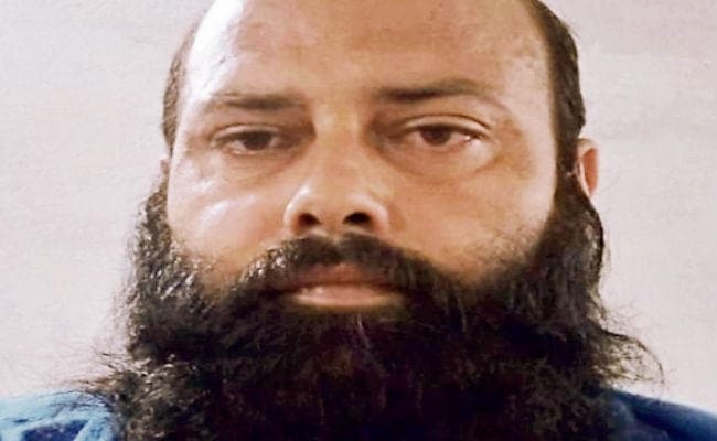 बिहार में  सॉफ्टवेयर इंजीनियर चला रहे अनोखा सत्याग्रह, पुल निर्माण के लिए दो साल से नहीं बनायी दाढ़ी