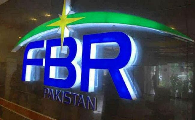 IMF से प्रोत्साहन पैकेज लेने के बावजूद टैक्स पेयर्स को रिटर्न देने में हांफ रहा पाकिस्तान