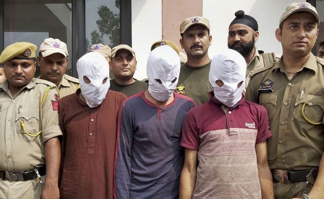 कठुआ से पकड़े गये जैश के तीनों आतंकवादी सात दिनों की हिरासत में भेजे गये