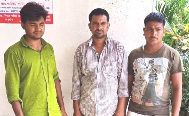 54 गौवंश के साथ तीन तस्कर गिरफ्तार, तीन ट्रक में भरकर बिहार से बंगाल भेजी जा रही थी गायें