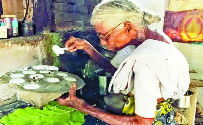 ''इडली वाली अम्मा'' को अब नहीं फूंकना पड़ेगा लकड़ी चूल्हा, इन शख्सीयतों के हस्तक्षेप के बाद मिला मुफ्त गैस कनेक्शन