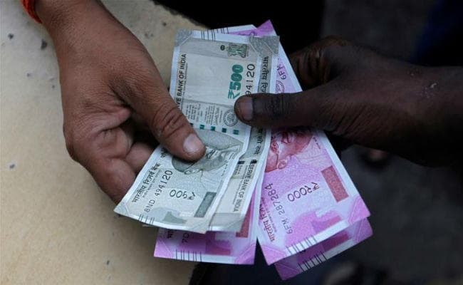 अब न्यूनतम बेसिक 17,990 रुपये, आठ लाख कर्मचारियों को होगा फायदा
