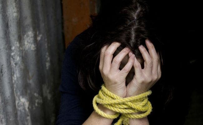 रेड लाइट एरिया से बरामद लड़की सौतेली मां की मारपीट से थी परेशान, घर से भागने पर रास्ते में मिला युवक, और फिर...